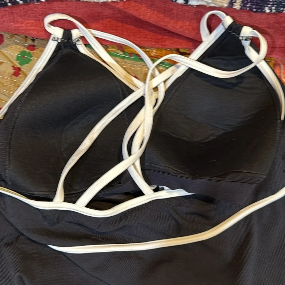 Lands' End Black and White Trim Top. Size 20W (like new) - Picture 6 of 6